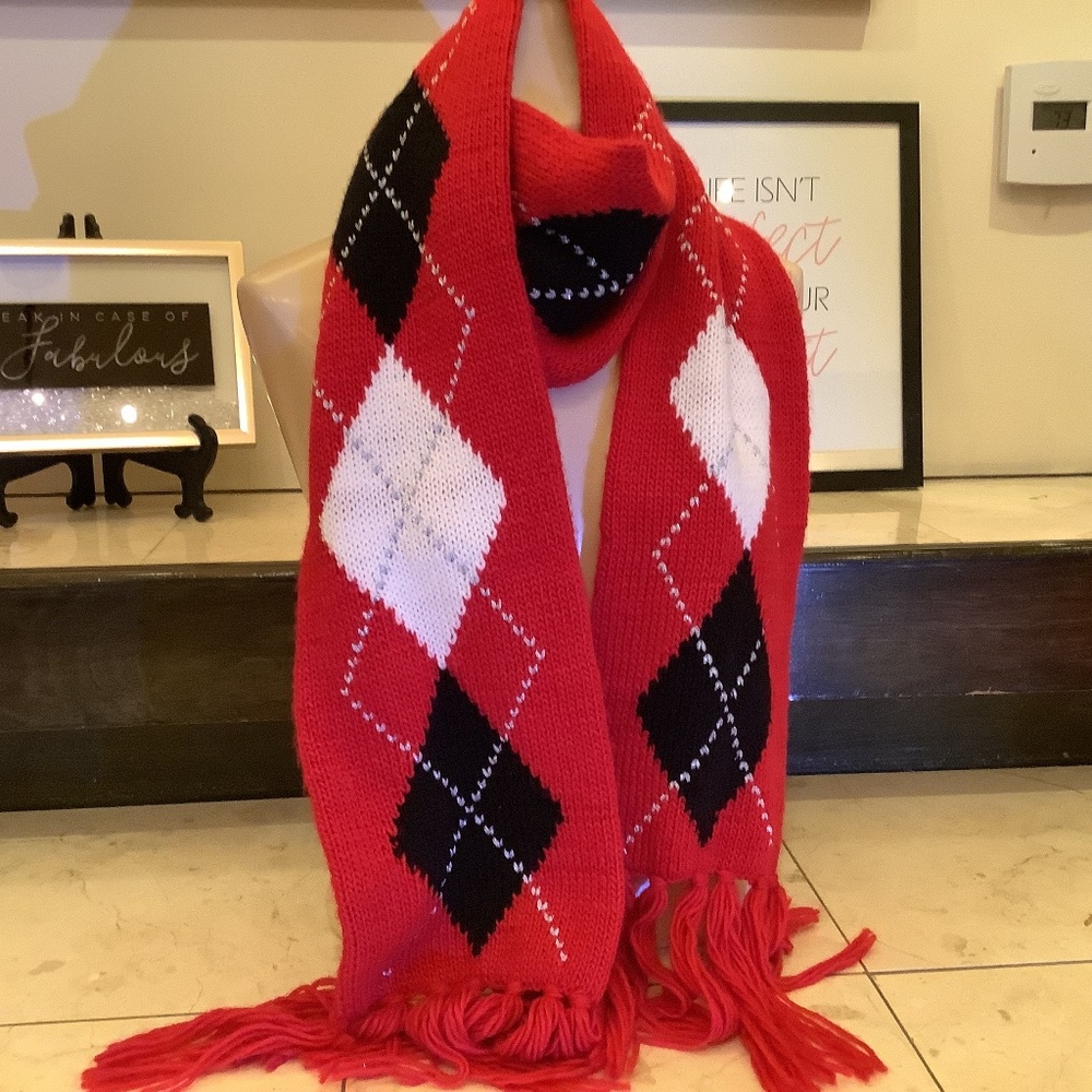 New York & Company‎ scarf red white black EUC Bogo